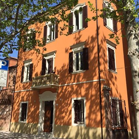 Отель Vittorio Veneto 25 Модена Экстерьер фото